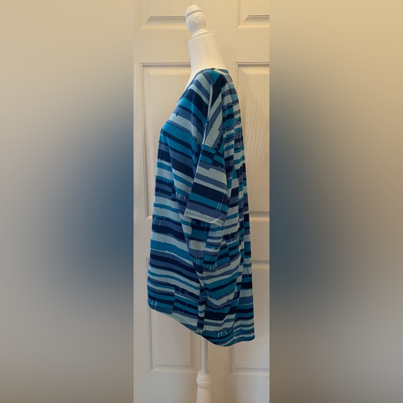 Blue patterned LLR Irma hi-low tunic tee, size L - Picture 5 of 6